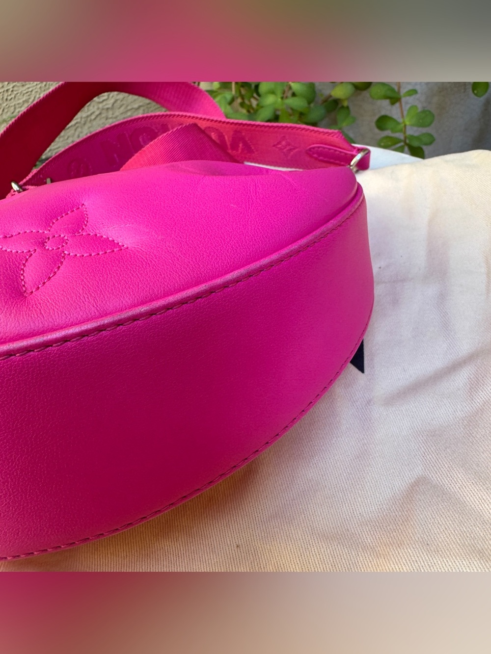 Louis Vuitton Bubblegram Calfskin Over the Moon Crossbody - Picture 15 of 16